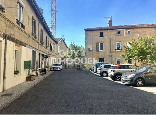 Métro Cuire- Appartement T2 en rez de jardin