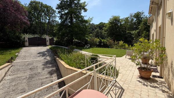 Maison 7 pièces 211 m2 avec jardin - L'Etang La Ville Loyer 2 800 €/mois **  - Référence  18367