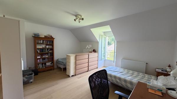 Maison 7 pièces 211 m2 avec jardin - L'Etang La Ville Loyer 2 800 €/mois **  - Référence  18367