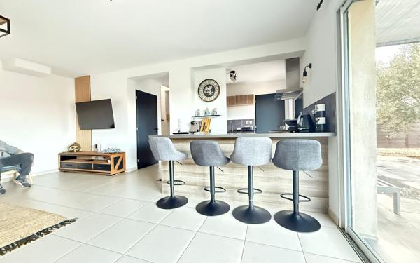 Maison à vendre    5 pièces •  Sénas