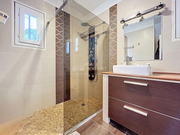 Villa 6 pièce(s) 4 chambre(s) 133 m²