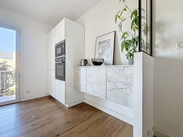 Appartement 3 pièce(s) 2 chambre(s) 77 m²