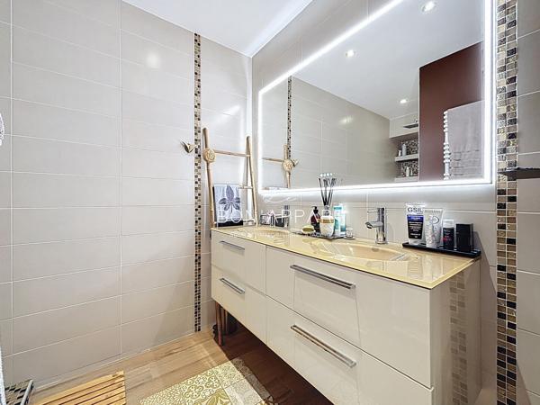 Appartement 3 pièce(s) 2 chambre(s) 87.07 m²