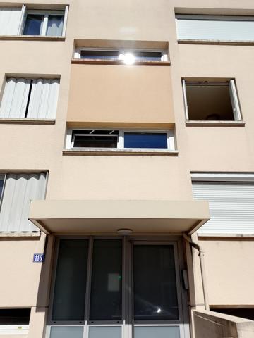 Bel appartement type 4 situé au quatrième étage sans ascenseur