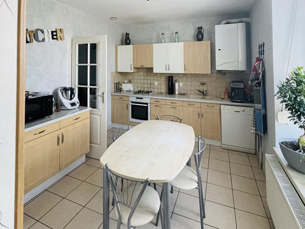 Immeuble d'environ 375 m² et fonds de commerce sur Luneville (54300)