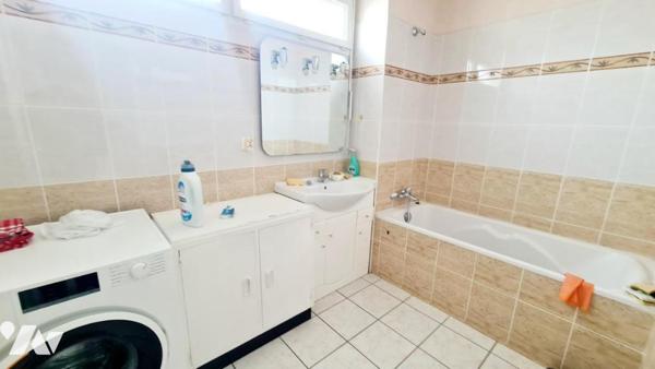 A VENDRE - Saint-Nazaire Appartement T4 Rue René Guillouzo avec 60 m² terrasse et 2 garages