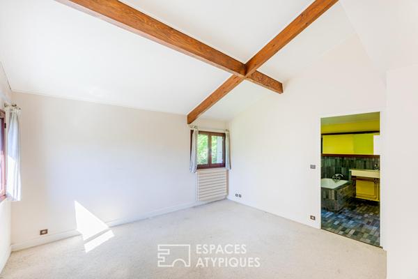 Refuge d’architecte sous le soleil dans son écrin de verdure