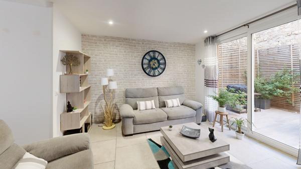 Maison de village R+2 moderne avec 3 chambres et belle terrasse de 19m²