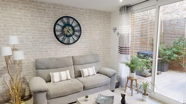 Maison de village R+2 moderne avec 3 chambres et belle terrasse de 19m²