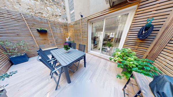 Maison de village R+2 moderne avec 3 chambres et belle terrasse de 19m²