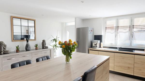 Maison de village R+2 moderne avec 3 chambres et belle terrasse de 19m²