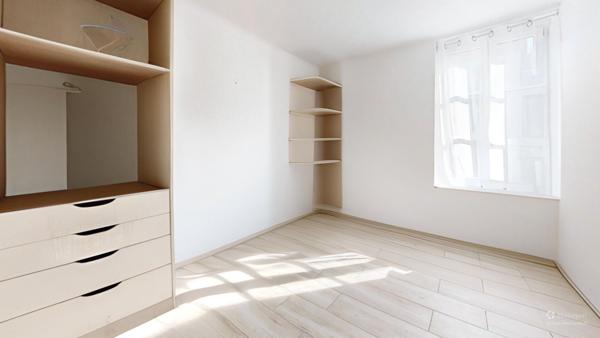 Maison de village R+2 moderne avec 3 chambres et belle terrasse de 19m²