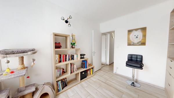 Maison de village R+2 moderne avec 3 chambres et belle terrasse de 19m²