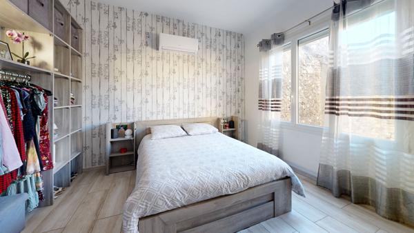 Maison de village R+2 moderne avec 3 chambres et belle terrasse de 19m²