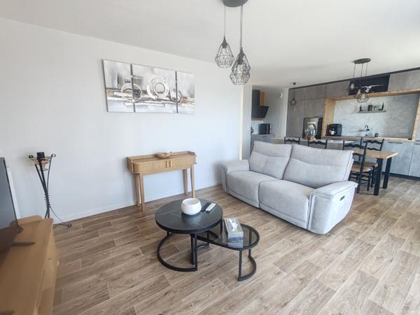 Tours Nord, appartement récent T4, terrasses, stationnement, cave