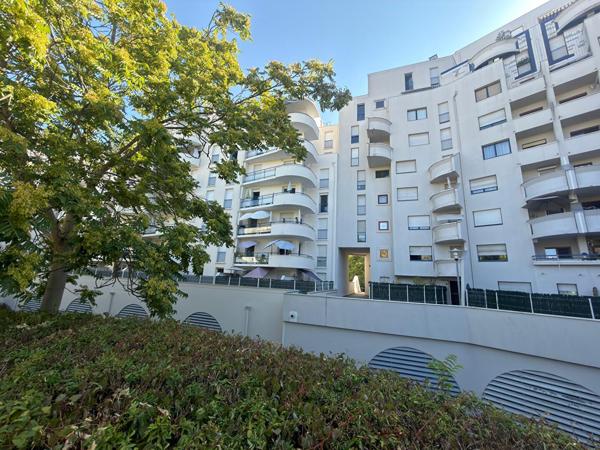 Appartement Dijon 3 pièce(s) 67.5 m2 + terrasse + place de parking