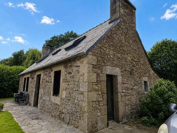 CHARMANTE MAISON EN PIERRE
