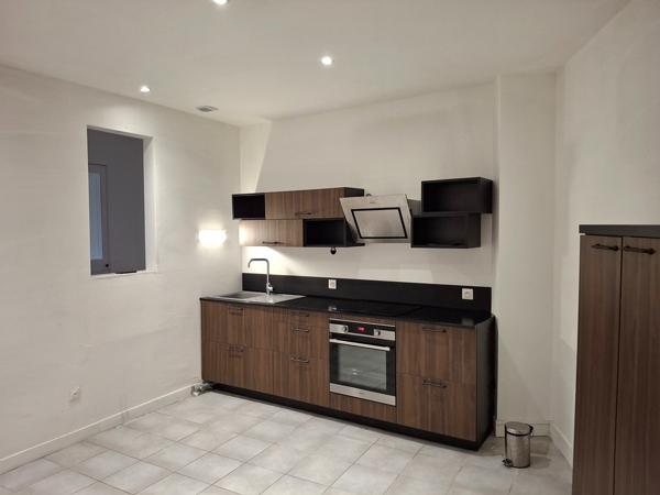 T3 DE PLUS DE 74 M2  REFAIT A NEUF