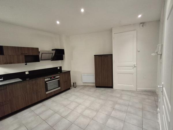 T3 DE PLUS DE 74 M2  REFAIT A NEUF