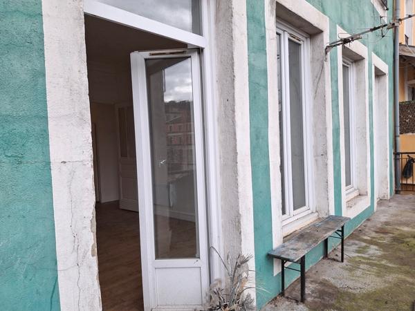 T3 DE PLUS DE 74 M2  REFAIT A NEUF