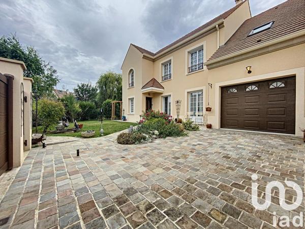 Maison traditionnelle 5 pièces de 166 m² à Rambouillet (78120)