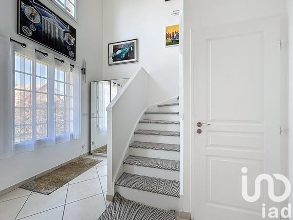 Maison traditionnelle 5 pièces de 166 m² à Rambouillet (78120)