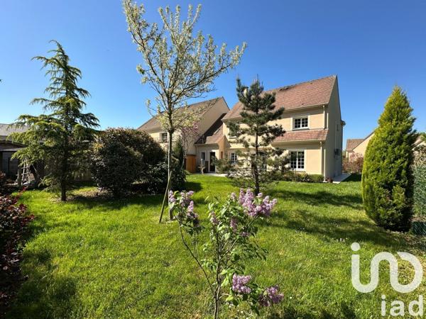 Maison traditionnelle 5 pièces de 166 m² à Rambouillet (78120)