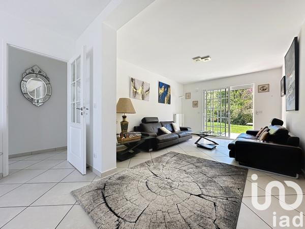 Maison traditionnelle 5 pièces de 166 m² à Rambouillet (78120)