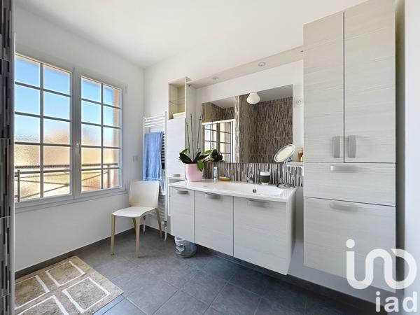 Maison traditionnelle 5 pièces de 166 m² à Rambouillet (78120)