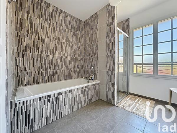 Maison traditionnelle 5 pièces de 166 m² à Rambouillet (78120)