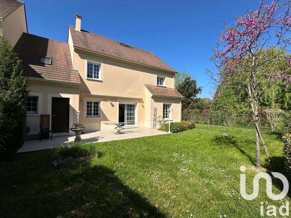 Maison traditionnelle 5 pièces de 166 m² à Rambouillet (78120)