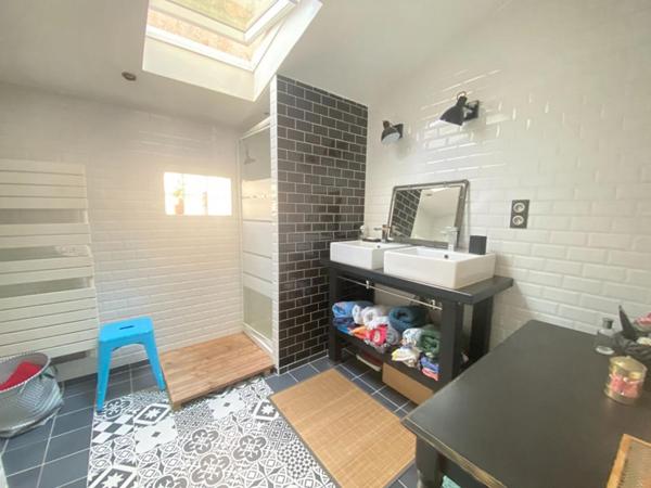 Charmante maison 3 ch 2 terrasses petit parking