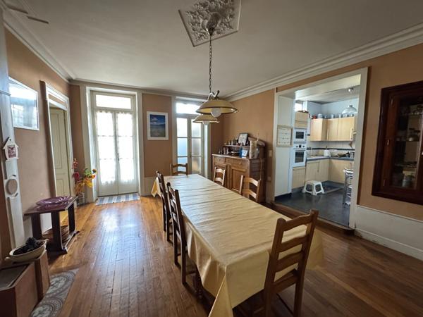 Appartement de charme 139,62 m² 1er étage Lons-le-Saunier 5 pièce(s)