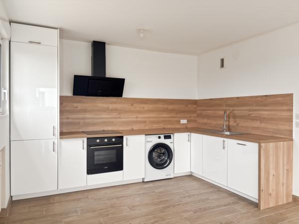 Appartement
         3 pièces
        - 64 m² 149 200 € *