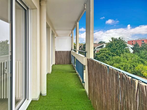 Appartement
         3 pièces
        - 64 m² 149 200 € *
