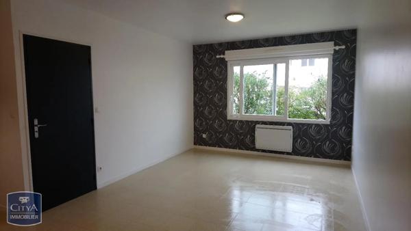 Appartement à louer 2 pièces 39.8m² Allonnes (72700)