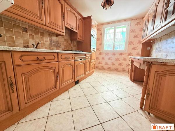 Maison atypique sur 2345 m2 de terrain entièrement clos