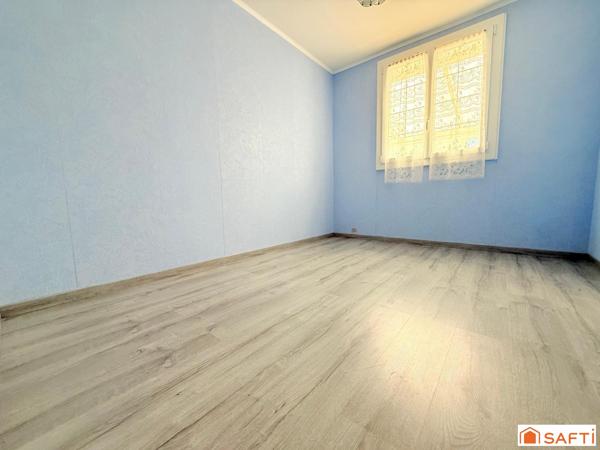 Maison atypique sur 2345 m2 de terrain entièrement clos