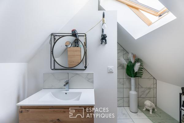 Appartement atypique et de charme sous les toits.