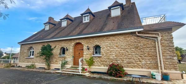 BONNÉTABLE - DEMEURE DE PRESTIGE 300 M² - 5 CHAMBRES / 5 SALLES DE BAINS - TERRAIN 2 200 M2 - PROCHE LE MANS