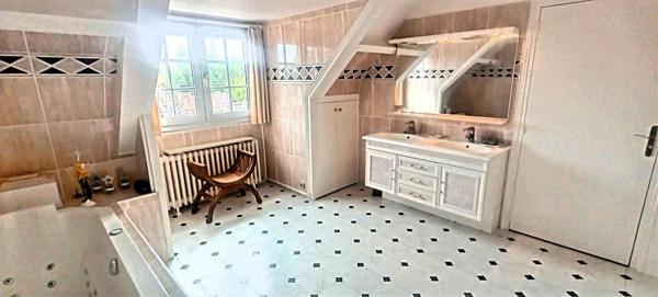 BONNÉTABLE - DEMEURE DE PRESTIGE 300 M² - 5 CHAMBRES / 5 SALLES DE BAINS - TERRAIN 2 200 M2 - PROCHE LE MANS