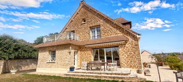 BONNÉTABLE - DEMEURE DE PRESTIGE 300 M² - 5 CHAMBRES / 5 SALLES DE BAINS - TERRAIN 2 200 M2 - PROCHE LE MANS