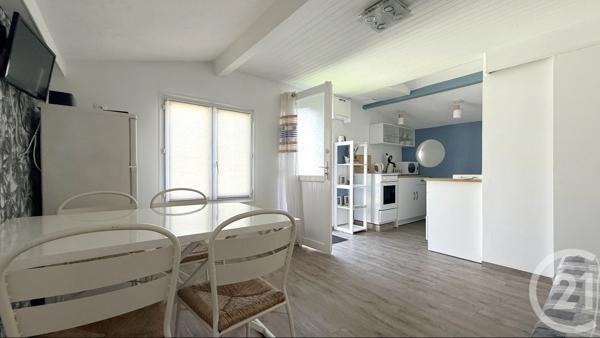 Maison à vendre  16 pièces - 323 m 2   LA TRANCHE SUR MER  - 85