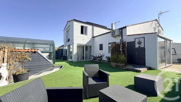 Maison à vendre  16 pièces - 323 m 2   LA TRANCHE SUR MER  - 85