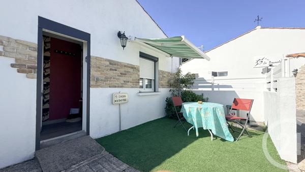Maison à vendre  16 pièces - 323 m 2   LA TRANCHE SUR MER  - 85