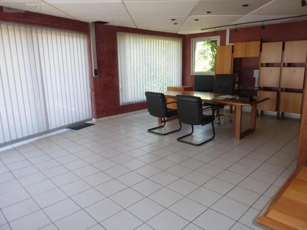 Location - Fonds et/ou murs commerciaux Féchain 59247 25 pièces 1900 m 2 30000 m 2