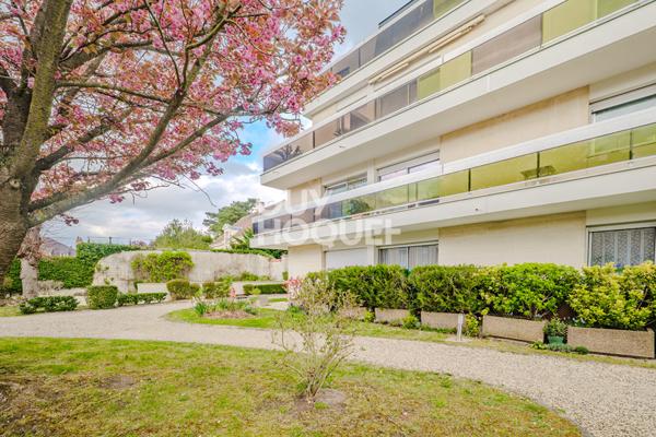 Grand T3 avec balcon filant au calme, double parking et cave dans secteur premium de Chantilly