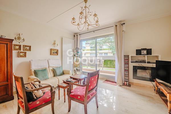 Grand T3 avec balcon filant au calme, double parking et cave dans secteur premium de Chantilly