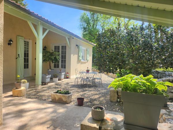 Belle Maison de plain pied avec 3 chambres et jardin arboré - à vendre - 6 pièces - ALLEZ ET CAZENEUVE (47)