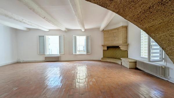 Bel appartement T4 atypique - 140 m² - situé en cœur de ville de Salon-de-Provence